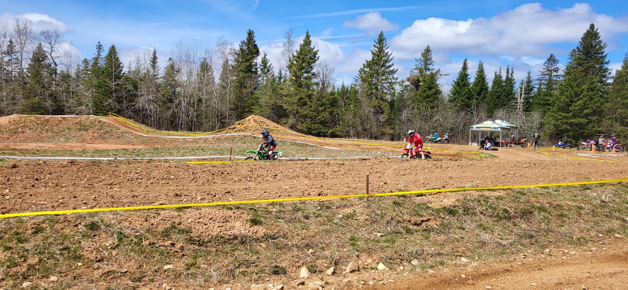 Racers complete a field loop during the sprint enduro