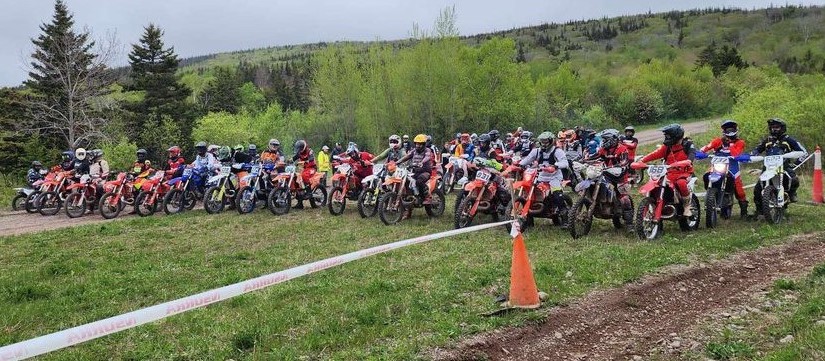 large group of racers on the line at Craigmore hare scramble